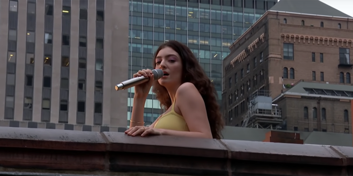 Lorde performs Solar Power on Colbert