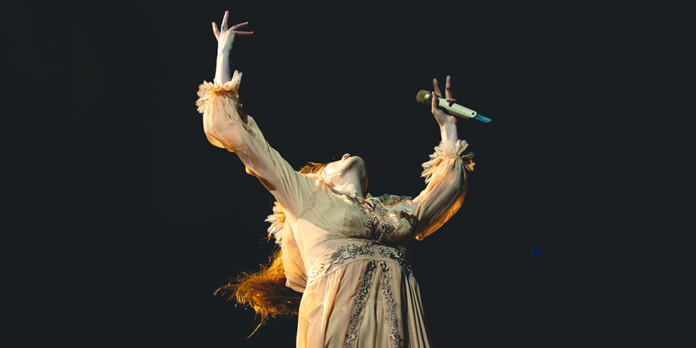 Florence performs 'Never Let Me Go'